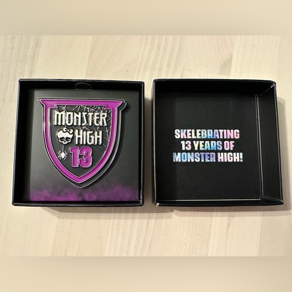 SDCC 2023 exclusive Monster High 13th year pin - Picture 6 of 7